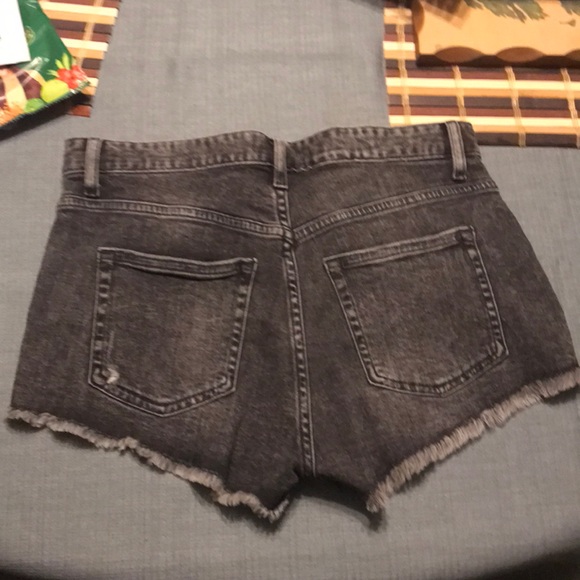 H&M black denim shorts size 4 - Picture 2 of 4